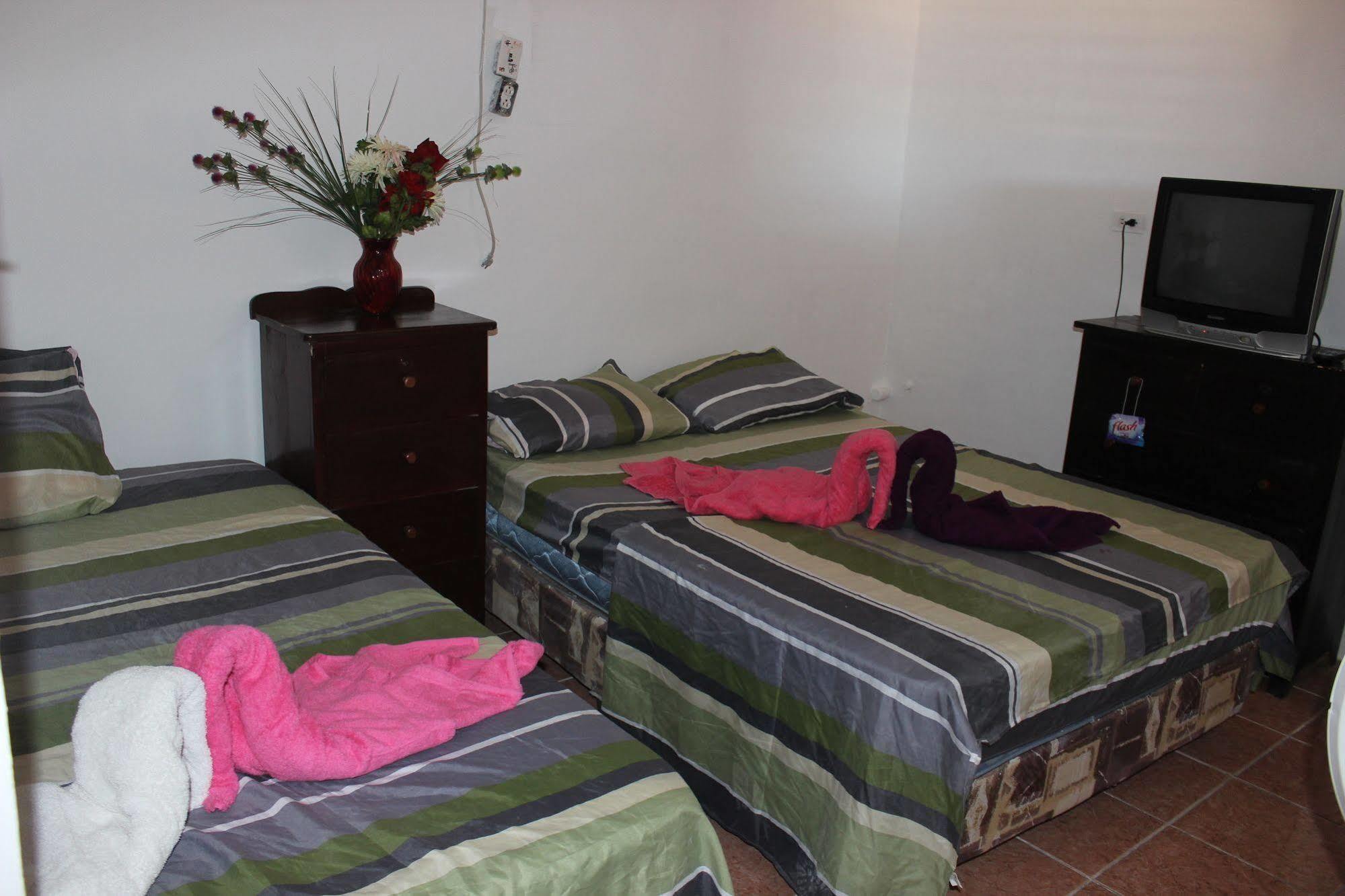 Bachelor Inn Hotel Ciudad de Belice Exterior foto