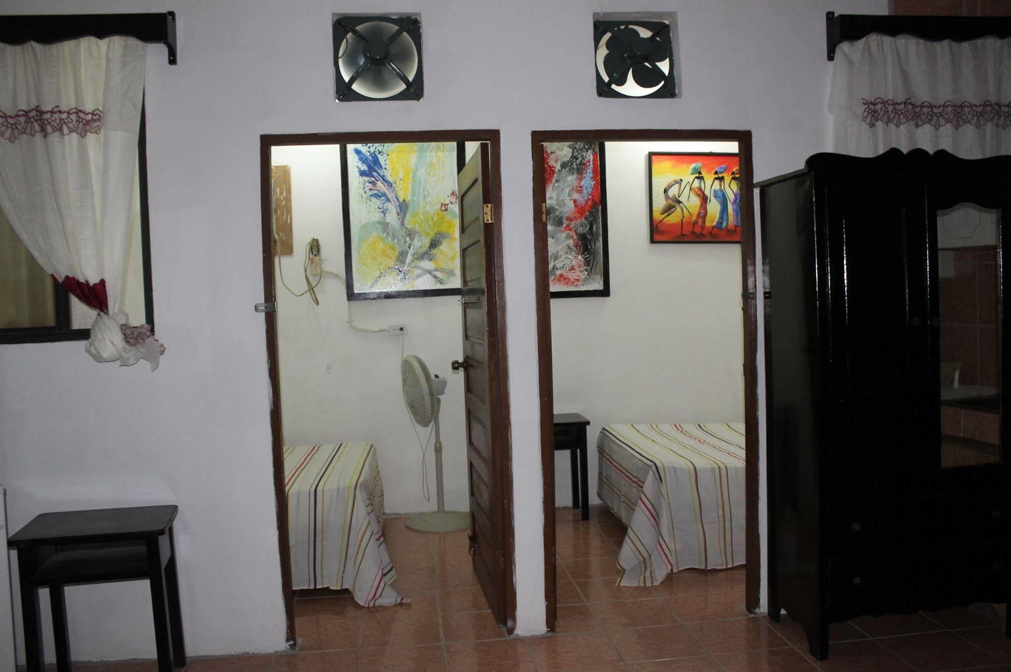 Bachelor Inn Hotel Ciudad de Belice Exterior foto
