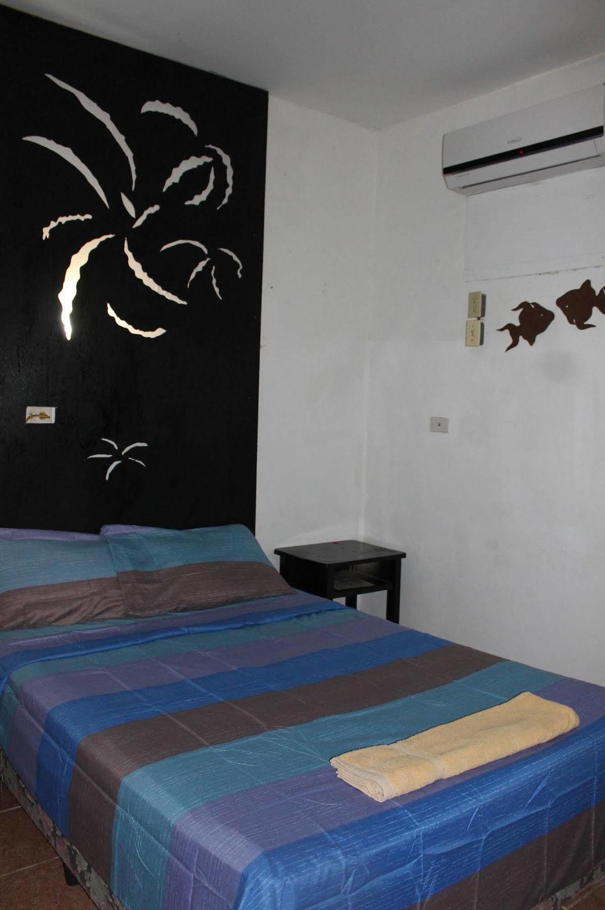 Bachelor Inn Hotel Ciudad de Belice Exterior foto